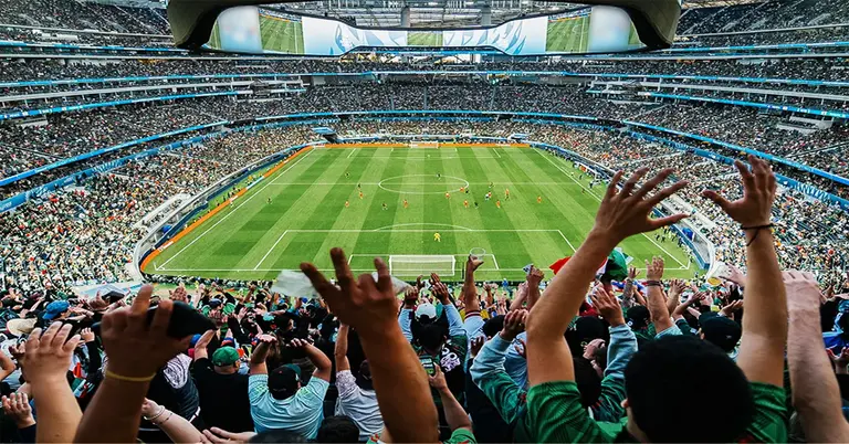 দর্শকভর্তি একটি স্টেডিয়ামের ছবি